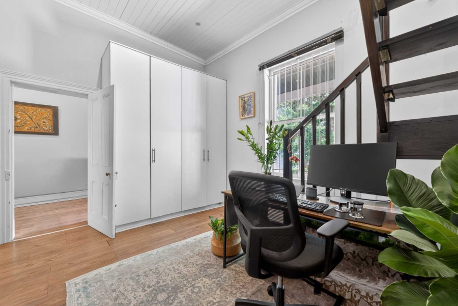 2 Bedroom Property for Sale in Oranjezicht Western Cape